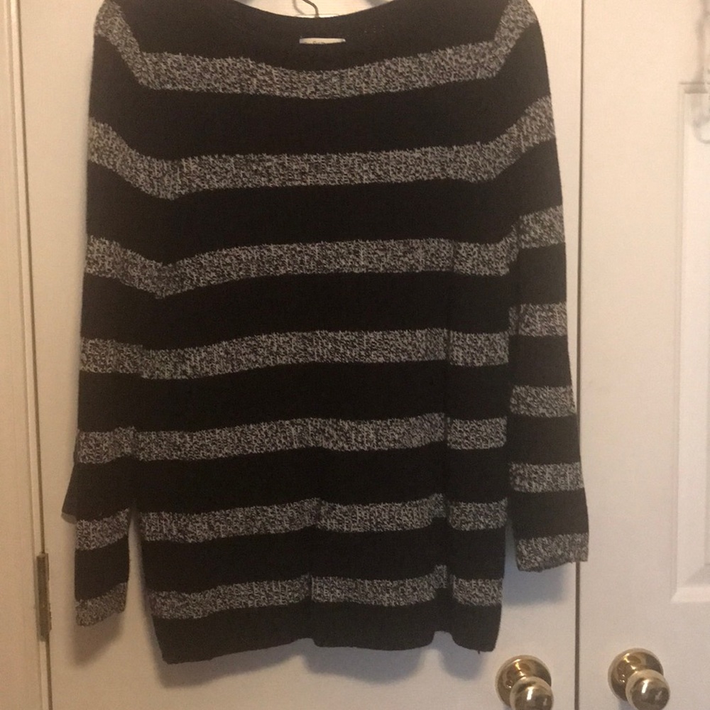 Black and Grey Tunic Style Sweater